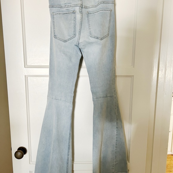 Free People Flare Jeans - light wash sz 25 - Picture 2 of 3